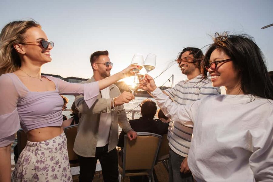 Budapest: Lotus Cruise with Unlimited Aperol and Prosecco - Key points at a glance