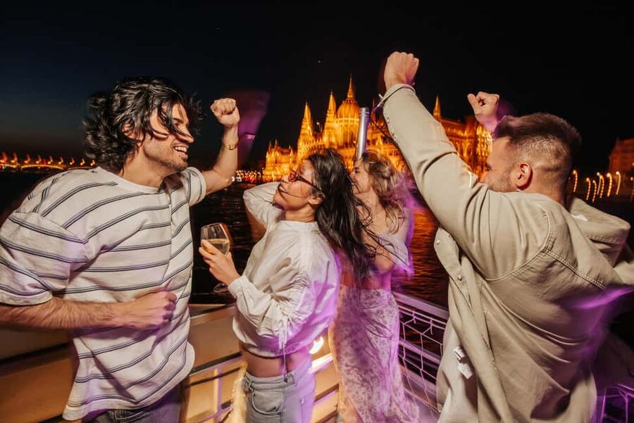 Budapest: Lotus Cruise with Unlimited Aperol and Prosecco - Sunset or evening: choosing the right departure