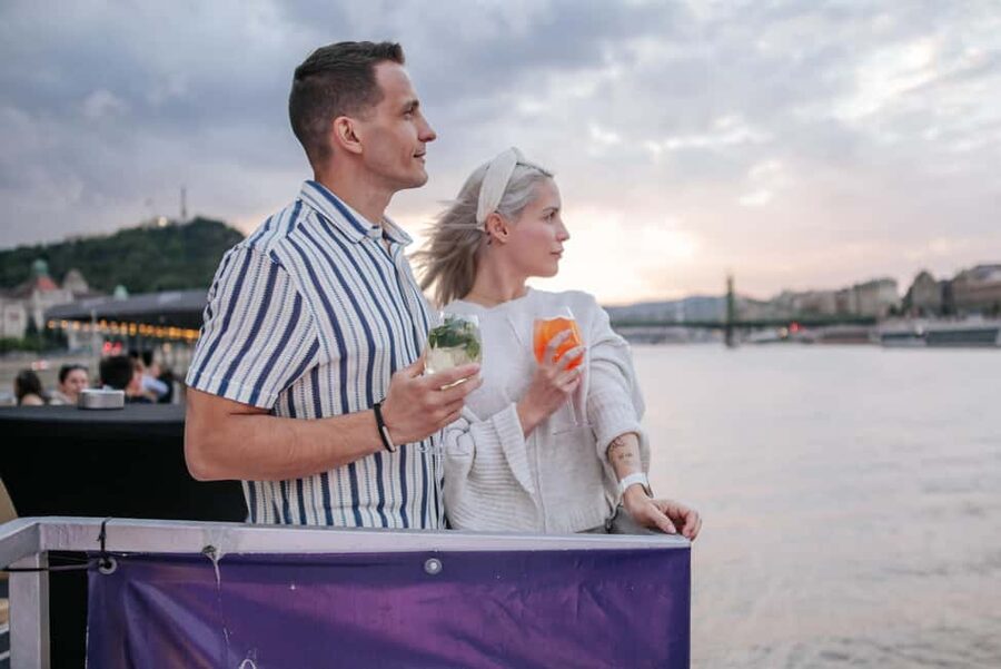 Budapest: Lotus Cruise with Unlimited Aperol and Prosecco - Music, atmosphere and the social side