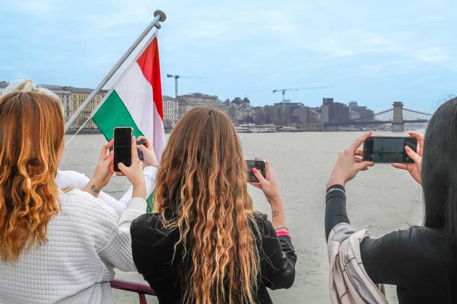 Budapest: Nighttime or Daytime City Sightseeing Cruise - What you see along the full route