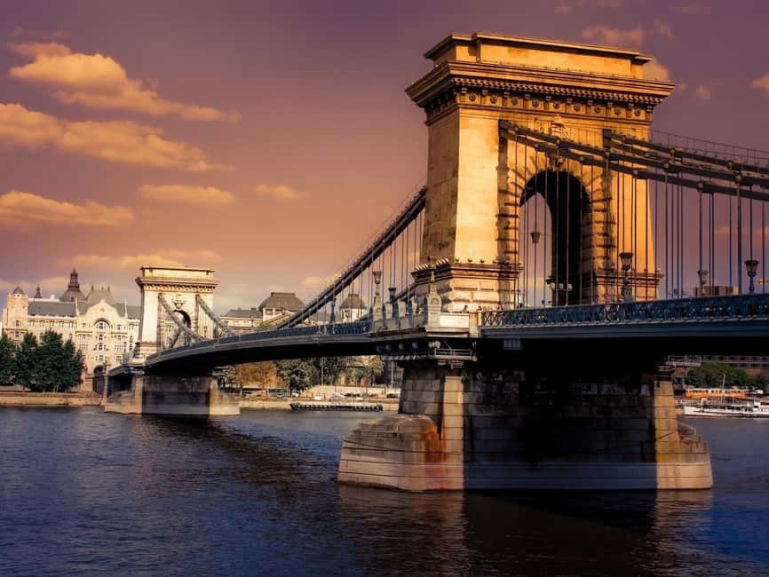 Budapest: Nighttime or Daytime City Sightseeing Cruise - What the $14 price really gives you