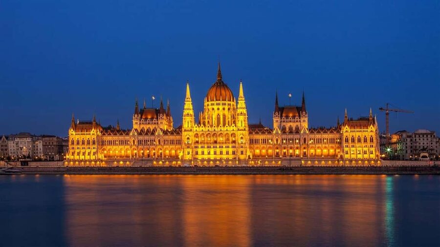 Budapest: Parliament Panorama Cruise with Törley Prosecco - Why this short cruise works so well in Budapest
