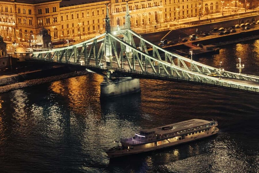 Budapest: Parliament Panorama Cruise with Törley Prosecco - Bridges create the rhythm of the route
