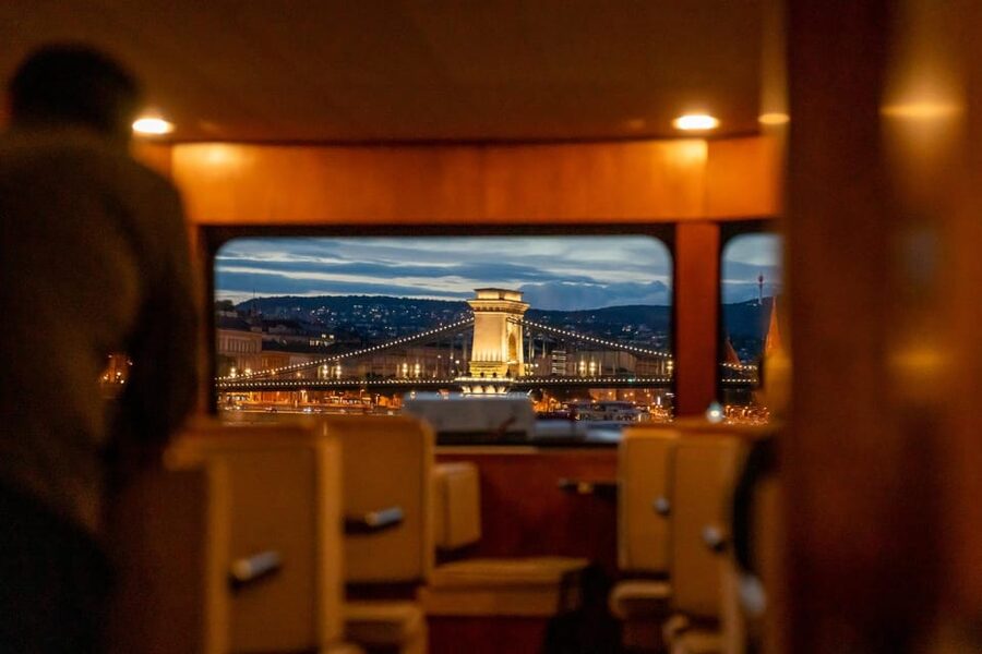 Budapest: Premium Sightseeing Cruise with Tokaj Frizzante - Drinks, snacks, and onboard service