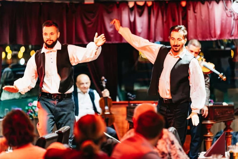 Budapest: Prosecco Dinner Cruise with Live Music - The route past Budapest’s famous landmarks