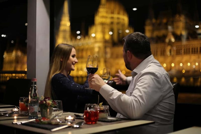 Budapest: Prosecco Dinner Cruise with Live Music - Dinner, from soup to dessert