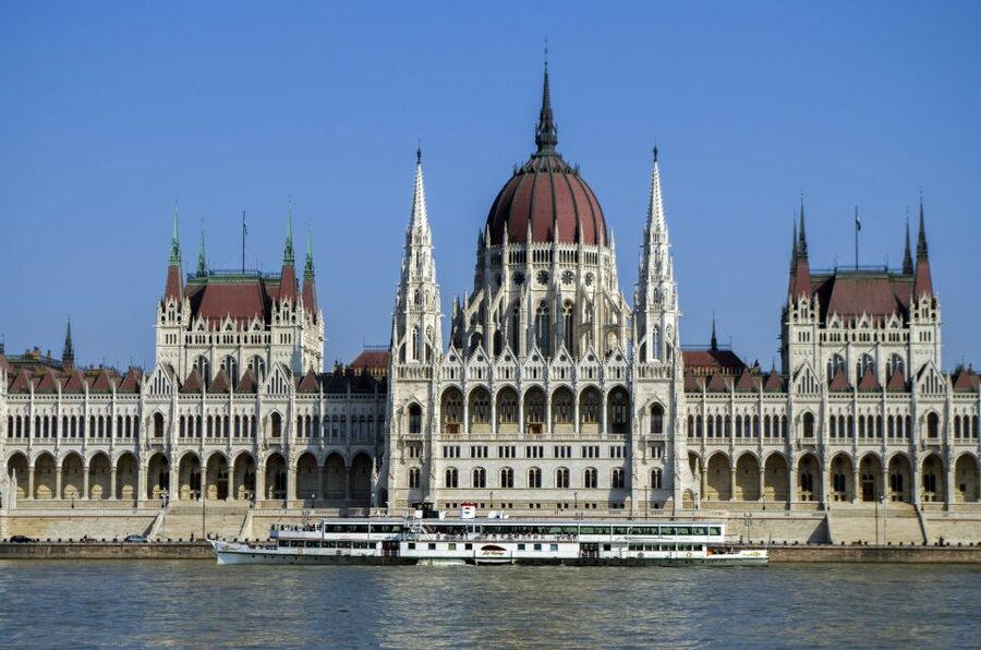 Budapest: Sightseeing Cruise on the Danube - Gellért Hill and the Citadella from the water