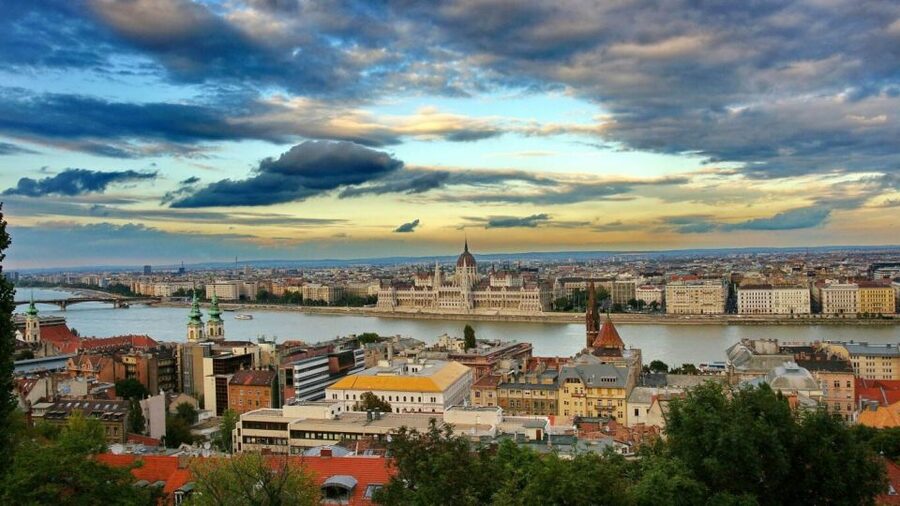 Budapest: Sightseeing Cruise on the Danube - Daylight, sunset, or the 22:00 sailing?