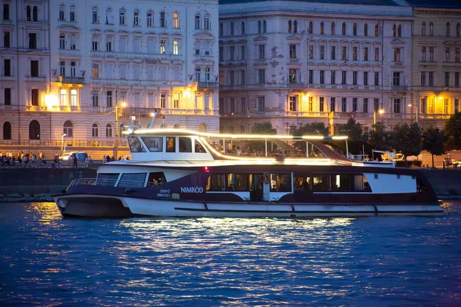 Budapest Sightseeing Cruise with Welcome Drink - Key points to know before you board
