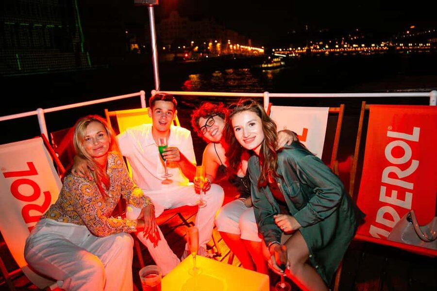 Budapest: Sightseeing River Cruise with Unlimited Cocktails - The route past Parliament and Margaret Island