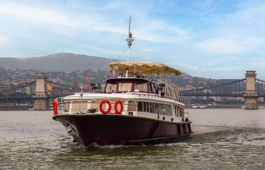 Budapest: Sightseeing Tour by Boat - Key points at a glance