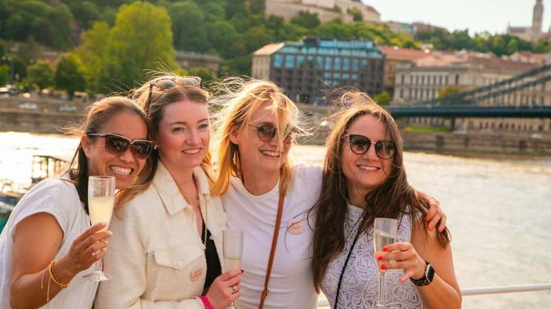 Budapest: Sip and Sail River Cruise with Unlimited Prosecco - Elizabeth Bridge, Gellért Hill, and the Liberty Statue
