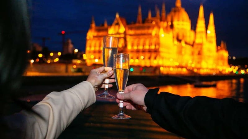 Budapest: Sip and Sail River Cruise with Unlimited Prosecco - The drinks are generous, but the queue matters