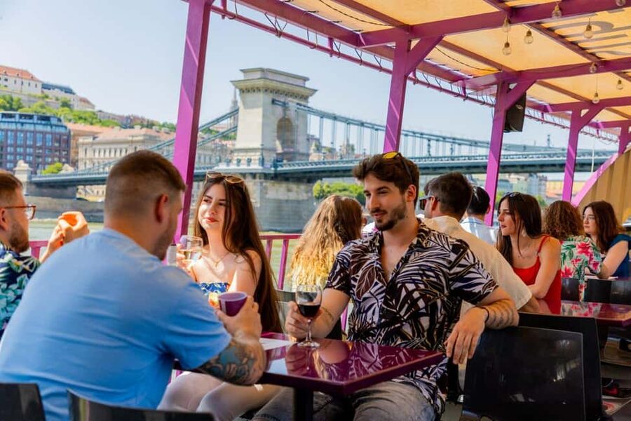 Budapest: Unlimited Drink Cruise - Buda Castle, Gellért Hill, and the Citadella