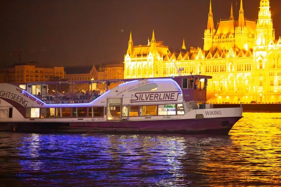 Budapest: Unlimited Prosecco and Wine Sightseeing Cruise - Who should book it?