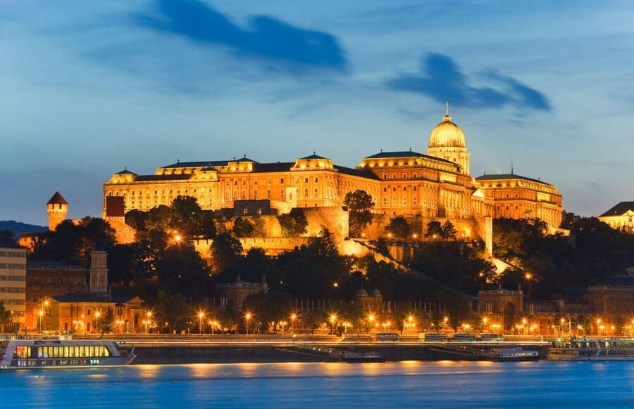 Budapest: Unlimited Prosecco and Wine Sightseeing Cruise - Boarding at Dock 11 beside Elisabeth Bridge