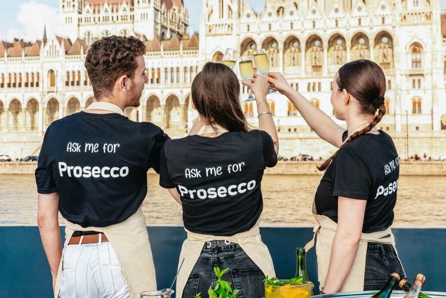 Budapest: Unlimited Prosecco, Beer and Aperol Spritz Cruise - Should you book the Budapest Prosecco cruise?