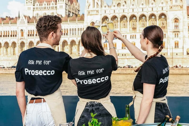Budapest: Unlimited Prosecco, Beer and Aperol Spritz Cruise - What this Budapest cruise feels like