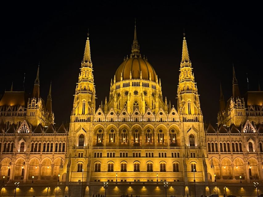 Budapest: Unlimited Prosecco, Beer and Aperol Spritz Cruise - The welcome drink and unlimited bar service