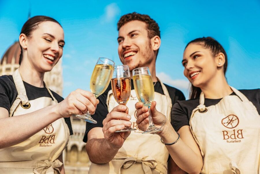 Budapest: Unlimited Prosecco, Beer and Aperol Spritz Cruise - Seeing Parliament from the Danube