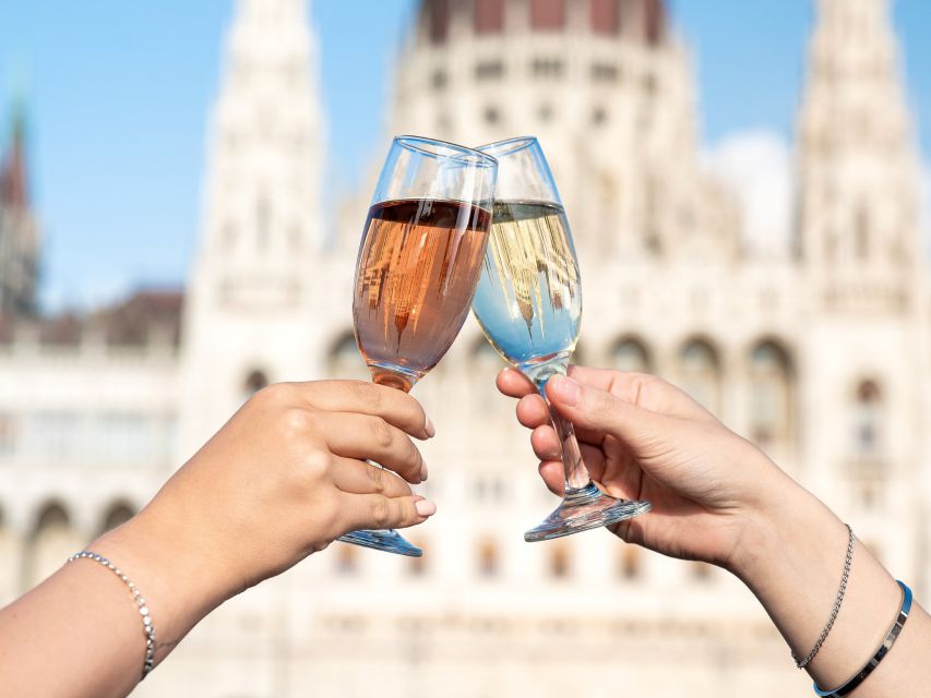 Budapest: Unlimited Prosecco, Beer and Aperol Spritz Cruise - Music, commentary, and the atmosphere onboard