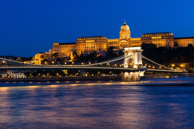 Budapest: Unlimited Prosecco, Beer & Aperol Spritz Cruise - The sightseeing route and its best moments