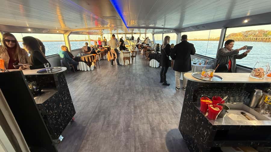 Buenos Aires: Puerto Madero Sunset Cruise with Open Bar - How good is the sunset view?