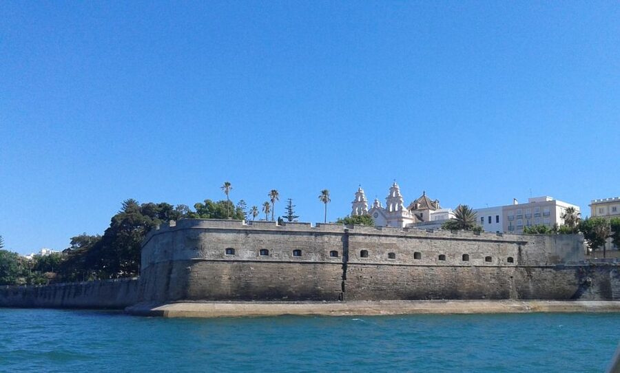 Cádiz: Bay of Cádiz Catamaran Tour with Host - Key points to know before boarding