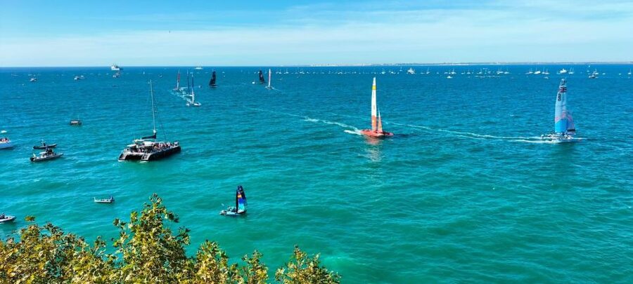 Cádiz: Bay of Cádiz Catamaran Tour with Host - Sailing or motoring? Set your expectations