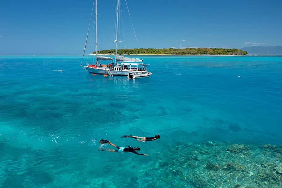 Cairns: Green Island & Great Barrier Reef Sailing Tour - Optional scuba sessions at 10 to 12 metres