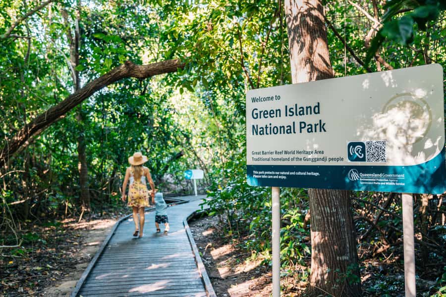 Cairns: Green Island Snorkelling or Glass Bottom Boat - Choosing shore snorkelling