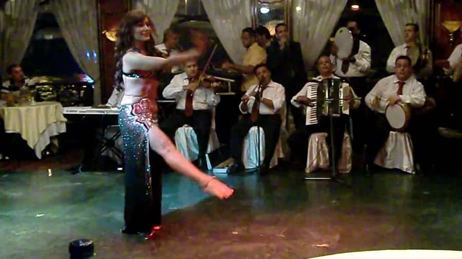 Cairo: Nile Dinner Cruise with Belly Dancer Show with Pickup - Buffet dinner with a few caveats