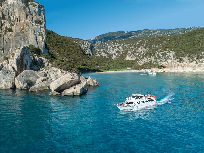 Cala Gonone: Boat ride to Cala Luna beach - Exploring the caves, forest, and codula