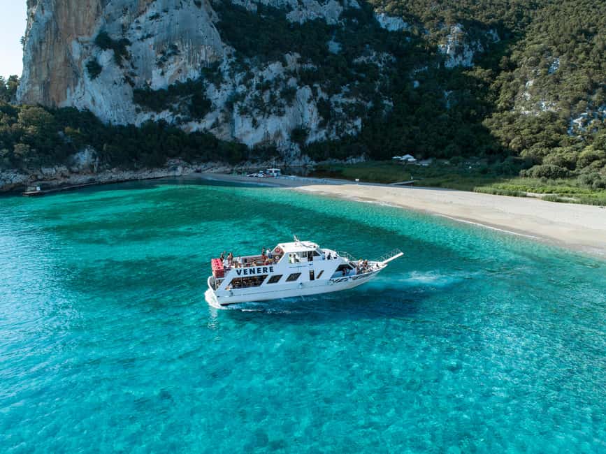 Cala Gonone: Grotta Bue Marino & Cala Luna Beach Boat Trip - Cala Luna, six caves and a freshwater pond
