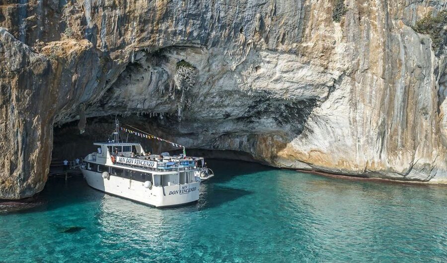 Cala Gonone: Grotta del Bue Marino and Cala Luna Boat Tour - The boat ride from Cala Gonone