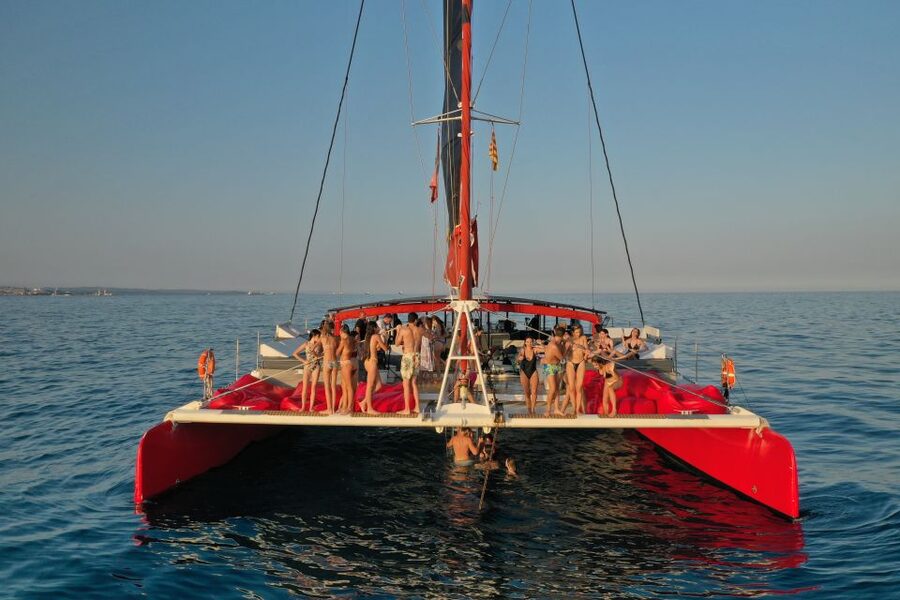 Cambrils: Catamaran Cruise with Drinks and BBQ Lunch Option - Swimming between Cap Salou and La Pineda
