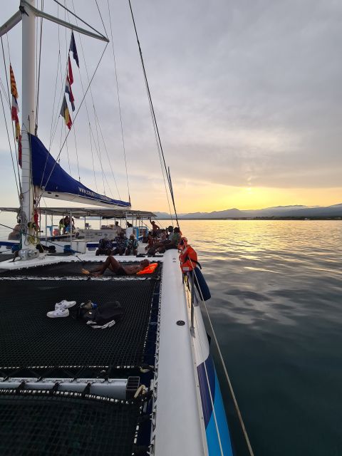 Cambrils: Costa Dorada Sunset Catamaran Cruise with Drinks - Finding the best place on the catamaran