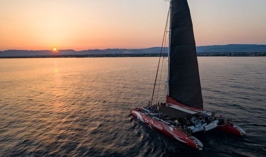 Cambrils: Sunset Catamaran Cruise & Drinks w/ Sunbed - The Balinese sunbed makes a real difference