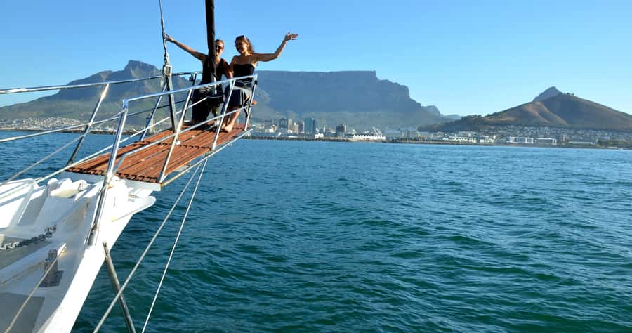 Cape Town: 1-Hour Pre-Sunset Champagne Cruise - Table Mountain from the Atlantic