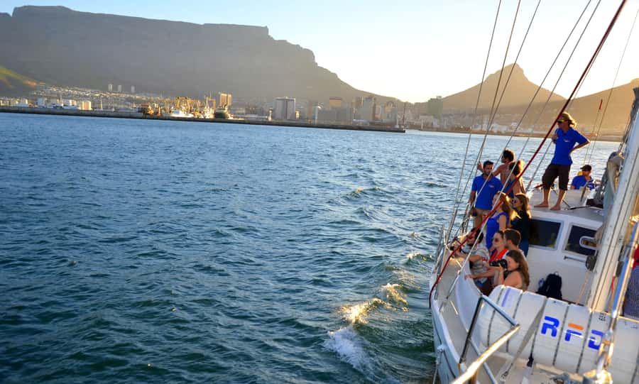 Cape Town: 1-Hour Pre-Sunset Champagne Cruise - The crew makes a real difference