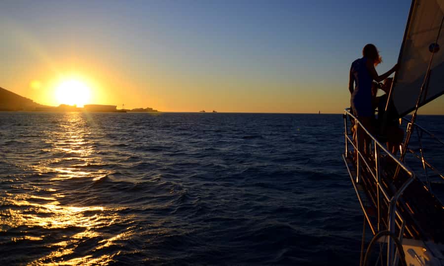 Cape Town: Sunset Champagne Cruise - Winter views toward Clifton or Robben Island