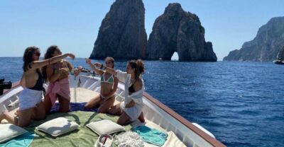 Island and Grottos Boat Cruise with Snacks and Drinks