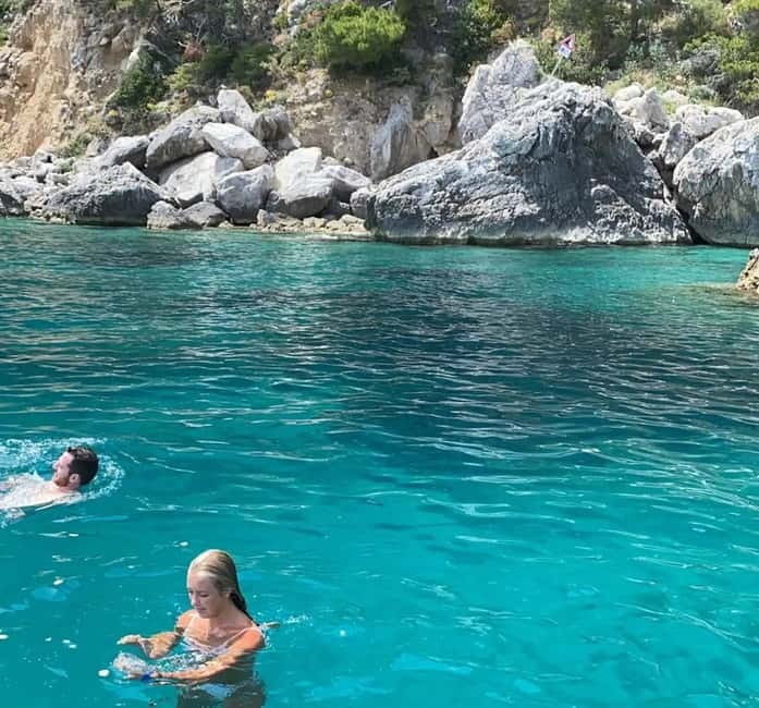 Capri: Scenic Boat Tour with Swimming, Limoncello & Snack - Who will enjoy this boat tour most