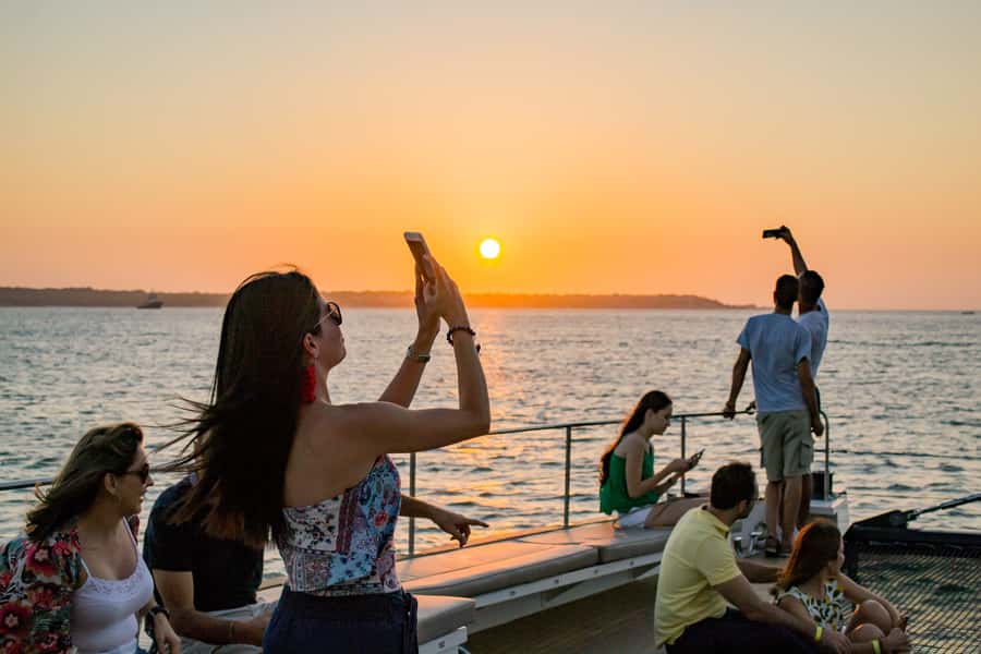 Cartagena de Indias: 2-Hour Sunset Cruise - Setting sail from Bodeguita Dock at 5:00 PM