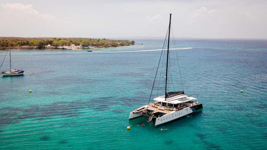 Cartagena: Rosario Islands Catamaran with Lunch and Snorkel - Lunch onboard is one of the strongest features