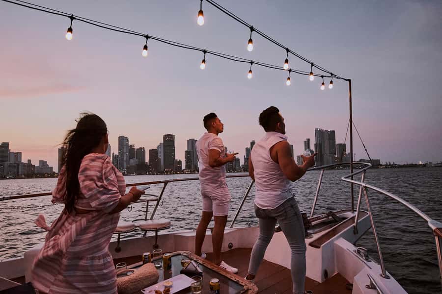 Cartagena: Sunset Cruise with Open Bar - Key points to know before boarding