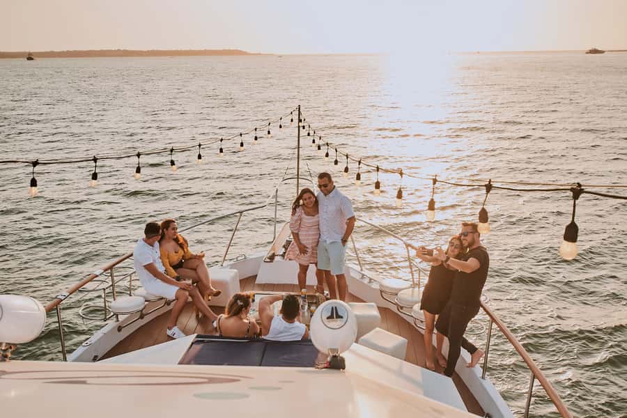 Cartagena: Sunset Cruise with Open Bar - A sunset cruise with Cartagena on both sides