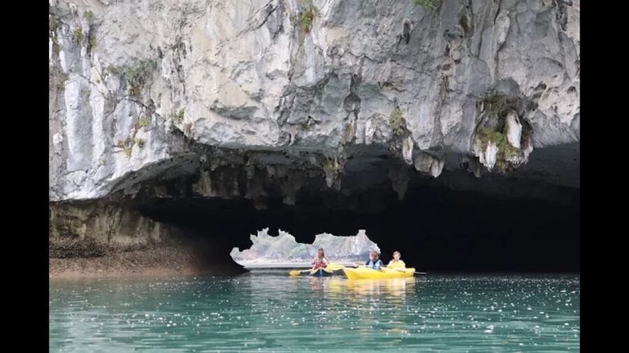 Cat Ba: Lan Ha & Ha Long Bay Kayak & Snorkel Boat Tour - Swimming, Boat Jumps, and Ba Trai Dao Beach