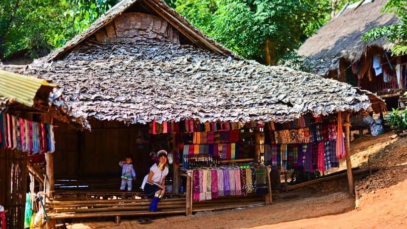 Chiang Mai: Chiang Rai Temples, Golden Triangle & Boat Tour - Lunch and the Black House