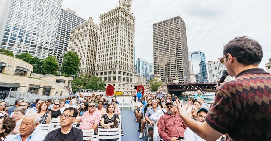 Chicago: 1.5-Hour Lake and River Architecture Cruise - The first stretch: Wrigley Building to Wolf Point
